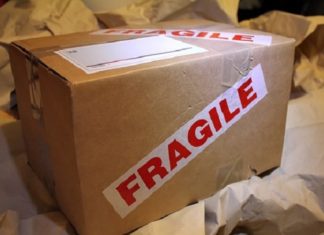 imballare un pacco fragile